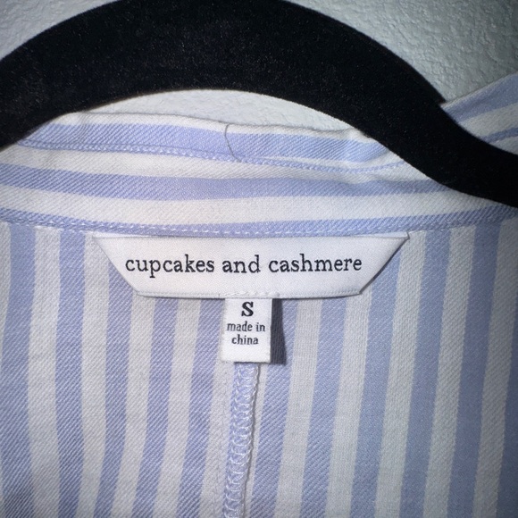 Cupcakes & Cashmere Blue and White Cropped Button Down Shirt - Picture 3 of 3